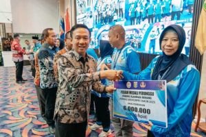Lampung Siap Jadi Tuan Rumah Pornas Korpri 2027, Sekda Serahkan Tali Asih Atlet Berprestasi