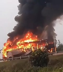 Bus Terbakar Hebat di Tol Bakter KM 93 Lampung Selatan, Nyaris Tinggal Rangka