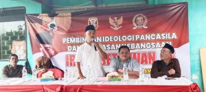 Hujan Badai Terjang Lokasi Sosialisasi, Warga Tetap Antusias Dengarkan Materi Pancasila