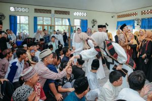 Safari Ramadhan, Wagub Jihan Bagikan Sembako kepada Siswa Difabel SLBN PKK Provinsi Lampung
