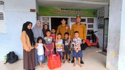 Taring dan Zitline Berbagi Makanan Kepada MasyarakatKota Bandarlampung