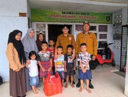 Taring dan Zitline Berbagi Makanan Kepada MasyarakatKota Bandarlampung