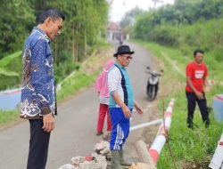 Wakil Bupati Tanggamus Tinjau Jalan dan Gorong-Gorong Longsor di Sido Katon