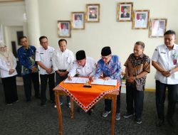 Bupati Saleh Asnawi Teken MoU dengan UTB, Siapkan Program Satu Desa Satu Apoteker dan Satu Kecamatan Satu Inseminator